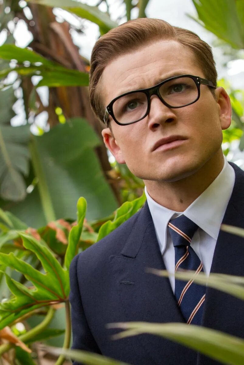 Kingsman секретная служба качестве. Тэрон Эджертон кингсмее. Терон Эджертон кингсмен. Кингсман золотое кольцо.