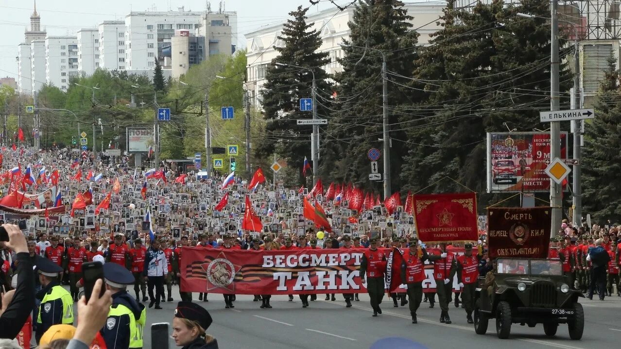 5 мая челябинск. Бессмертный полк Челябинск 2022. Парад в Челябинске 9 мая 2022. Город Челябинск Бессмертный полк. День Победы Челябинск.