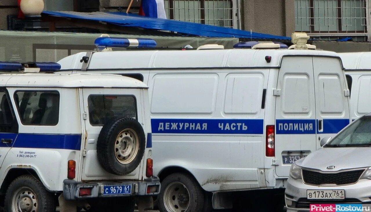 Полиция едет на вызов. Завод звезда стрела таганрог. наши все полиции. полиция обыски завод на софийской улице. фото с вызовом 01 полиции.