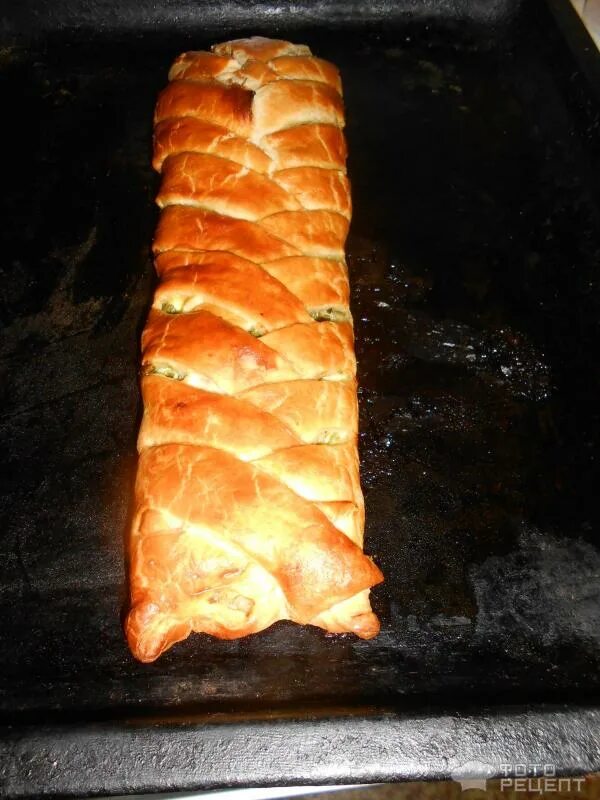 пирог с яблоками из дрожжевого теста. сосиска в тесте печеная. косичка из слоеново тест. плетенка выпечка. косичка с сосиской.