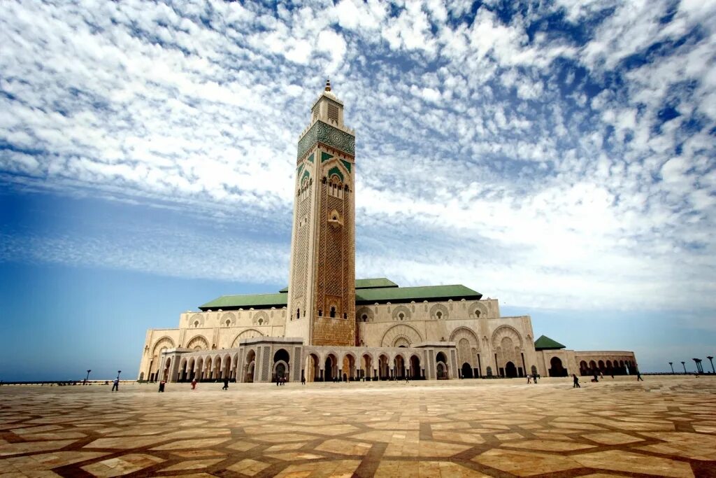 Касабланка находится в стране. Мечеть Хасана II Марокко. Мечеть Хасана II В городе Касабланка, Марокко. Мечеть Хасана в Рабате. Касабланка Марокко мечеть Шлех.