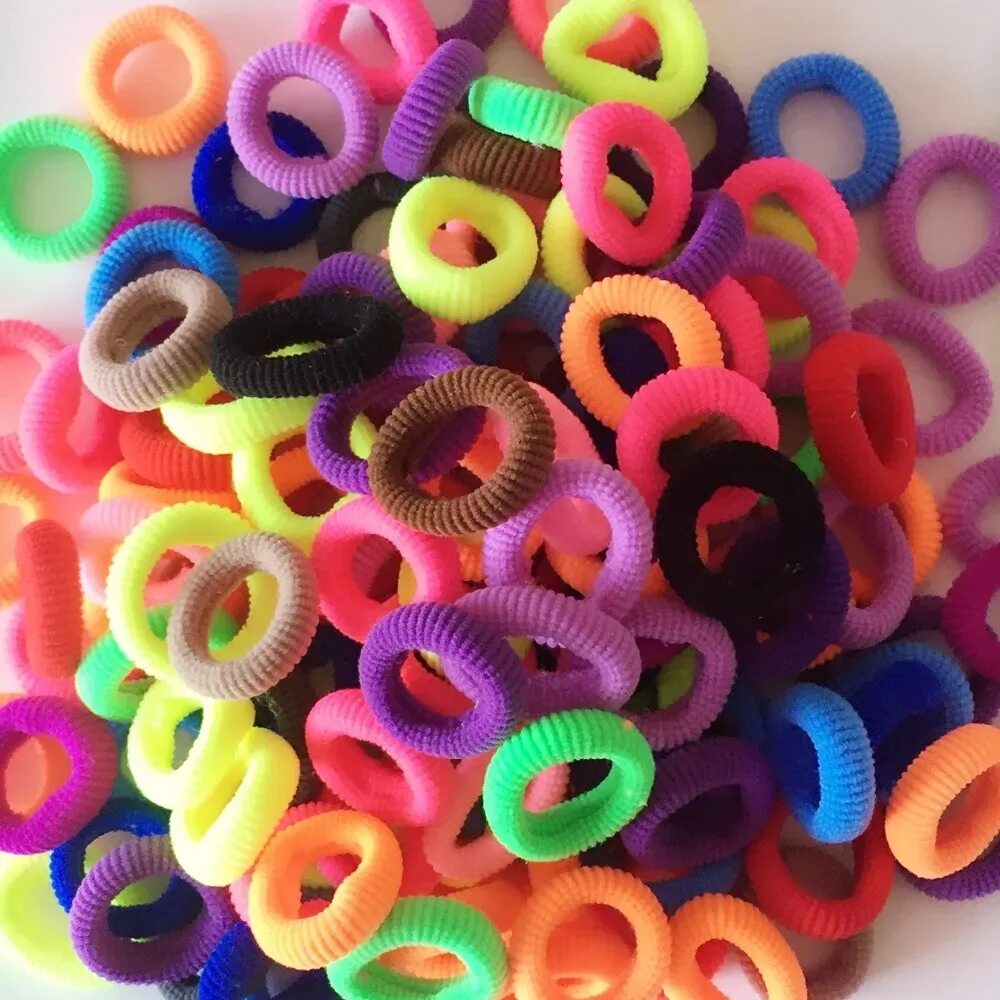 Большие резинки для волос. Плетение браслетов из резиночек. Маленьких резиночек. Силиконовые резинки для волос. Резиночки рейнбоу лум фигурки.