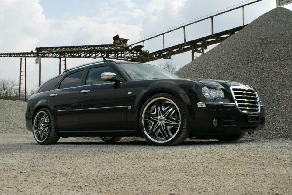 Chrysler 300c r18. Диски r22 chrysler 300c. Chrysler 300c on r22. Chrysler 300c r22. Колеса крайслер 300с.