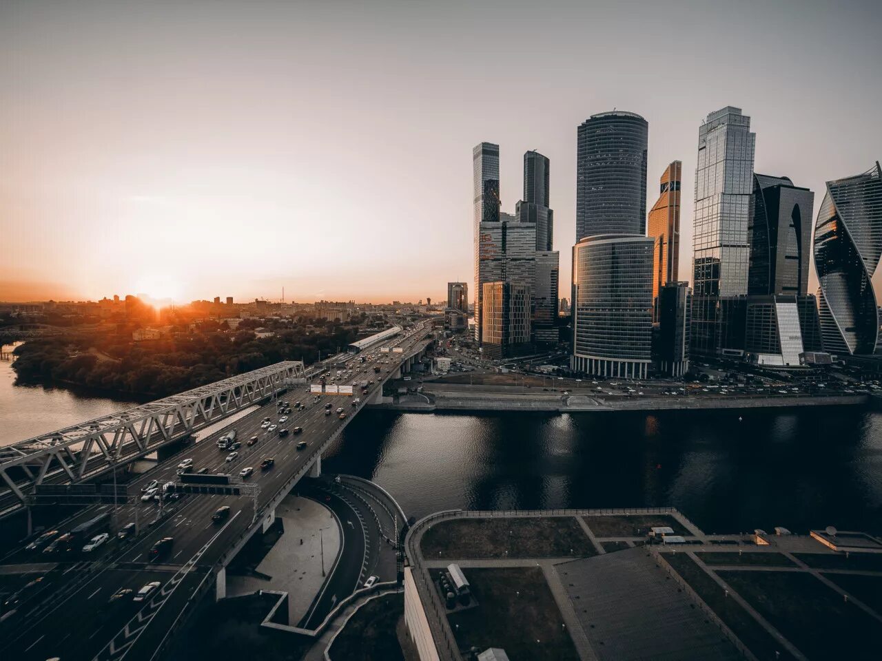 Стоит город в городе 12