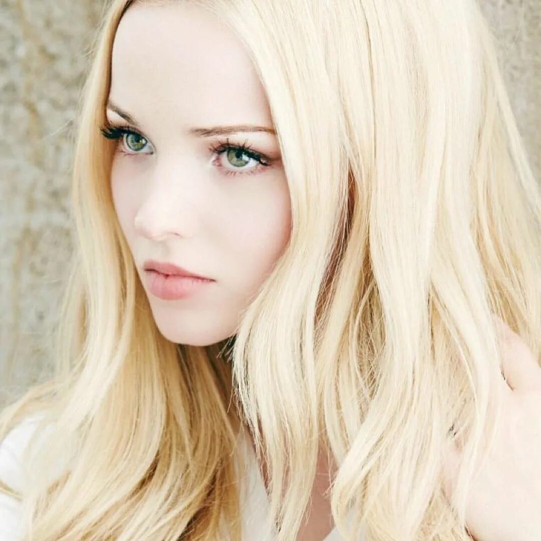 Blonde. Дав Кэмерон платиновая блондинка. Дав Камерон. Cameron Pink. Dove Cameron с розовыми волосами.