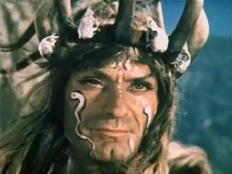 Махмуд эсамбаев в фильме земля санникова. Махмуд эсамбаев в фильме земля санникова. Махмуд эсамбаев земля санникова. Сергей шакуров земля санникова. Земля санникова шаман.