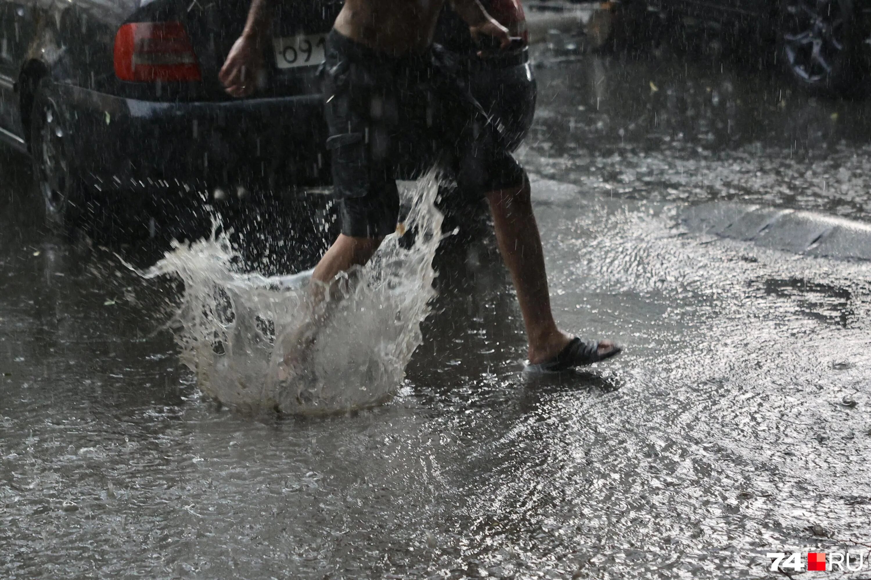 154 непрекращающийся весь день шум ливня. Непрекращающийся весь день дождь. Ливень в екатеринбурге. Фотосессия в дождь. 2023.