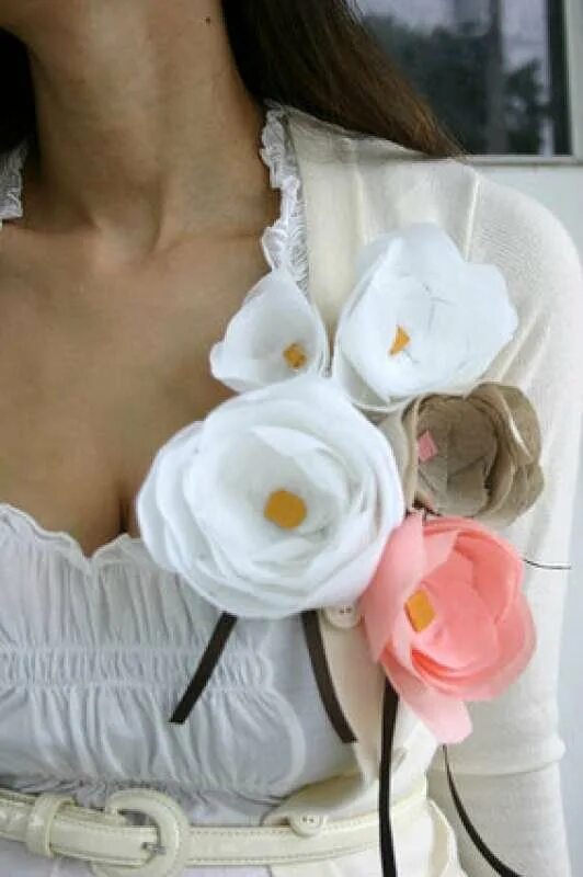 Giambattista valli цветы. Брошь для платка. Аппликации на одежду. Украшение цветок на платье. Украшение цветок на платье.