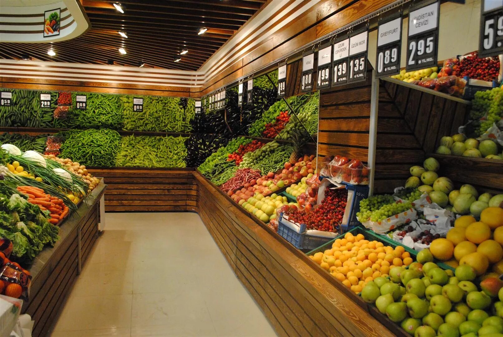 Vegetables shop. Овощной прилавок. Овощи в магазине. Интерьер овощного магазина. Овощной магазин.