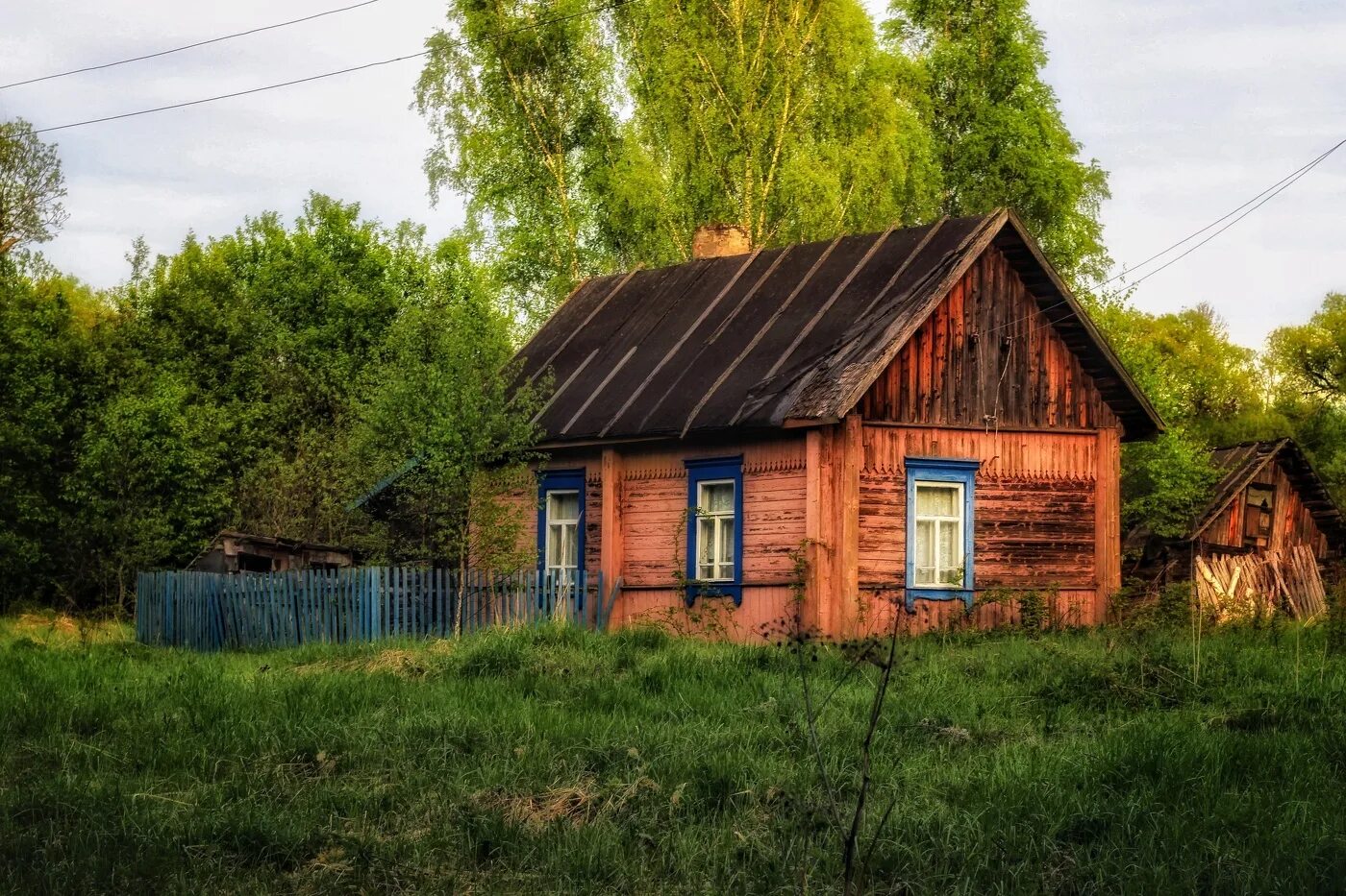 Снять дом в деревне на лето недорого. Домик в деревне. Кирпичный дом в русском стиле. Как переделать старый двор в деревне.