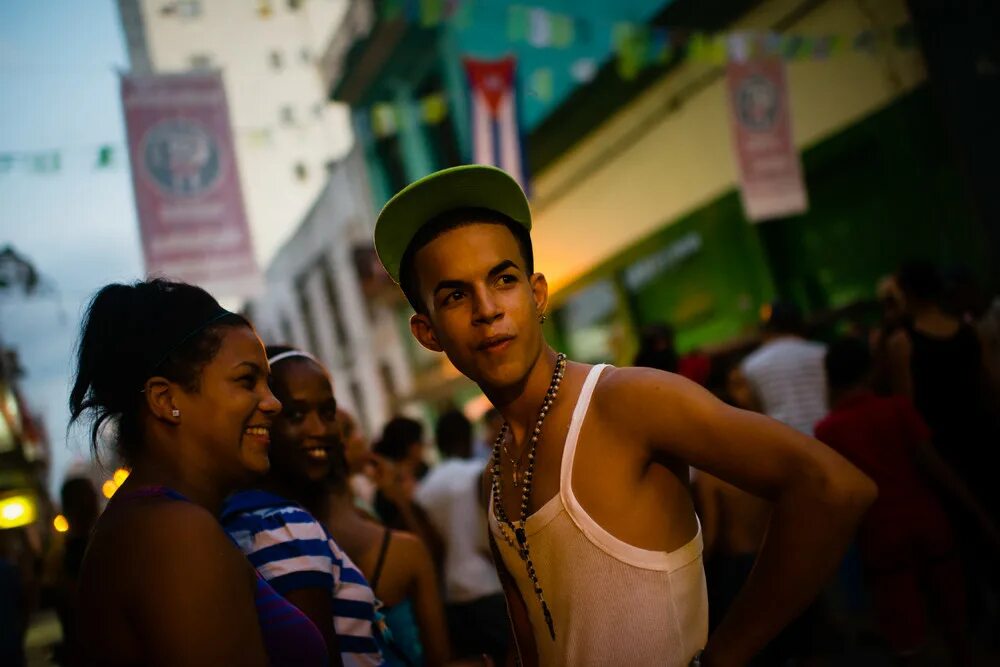 кубинцы. гавана музыканты. кубинцы народ. кубинец с гитарой. кубинцы.