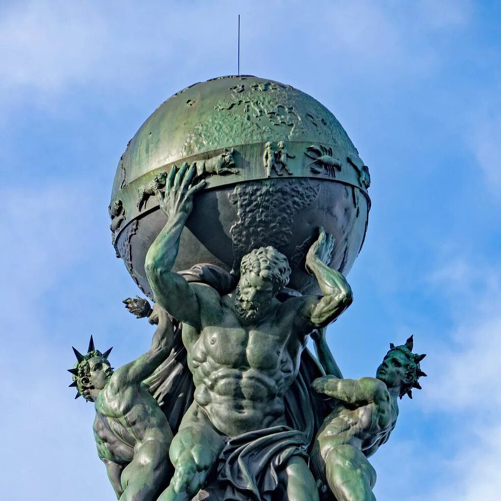 Титан небесный свод какой. Атлант Титан скульптура. Атлас Титан статуя. Титан Атлант держит землю. Статуя Атланта Глобус.