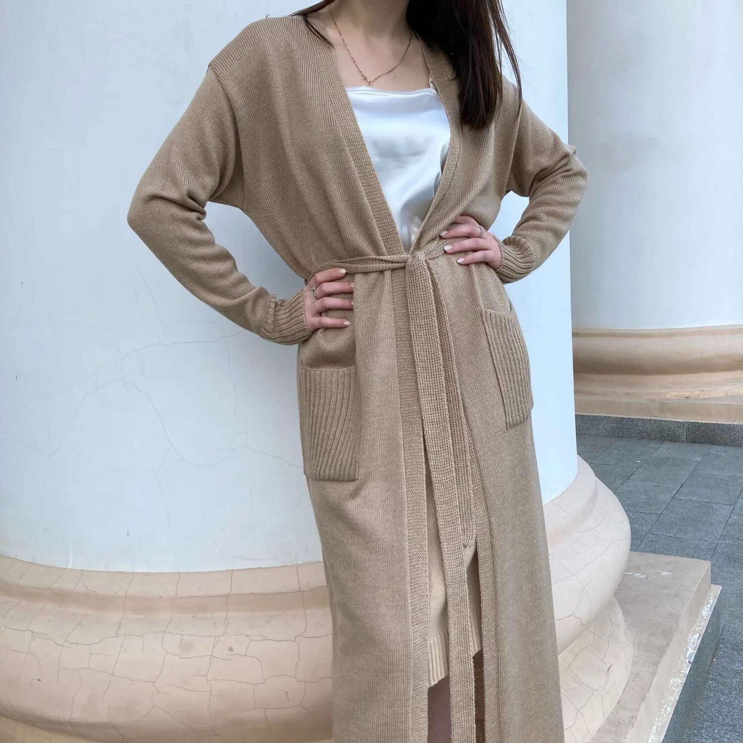 Серый кардиган оджи. Кардиган женский длинный. Кардиган удлиненный женский. Длина кардигана. Кардиган удлиненный женский.