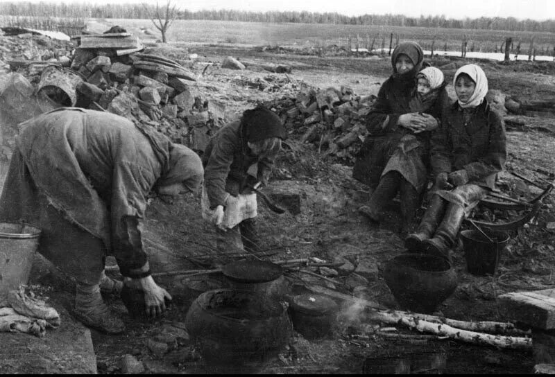 Голодные послевоенные годы. Дети в тылу на полях в годы Великой Отечественной войны. Дети тыла в ВОВ 1941-1945. Дети в деревне в годы войны.