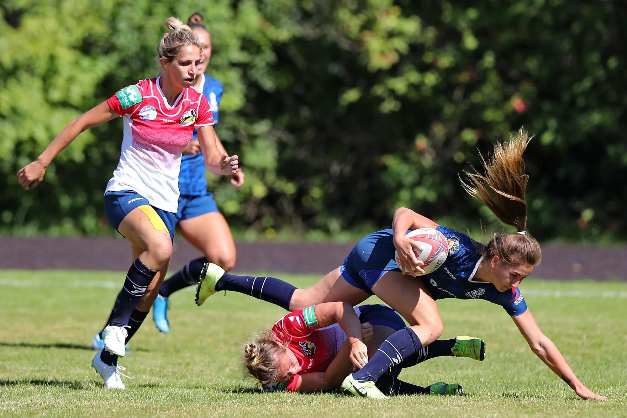 Женский футбол команды. Футбол девочки. Женская команда игра. Женский футбол. Команда девочек футбол.