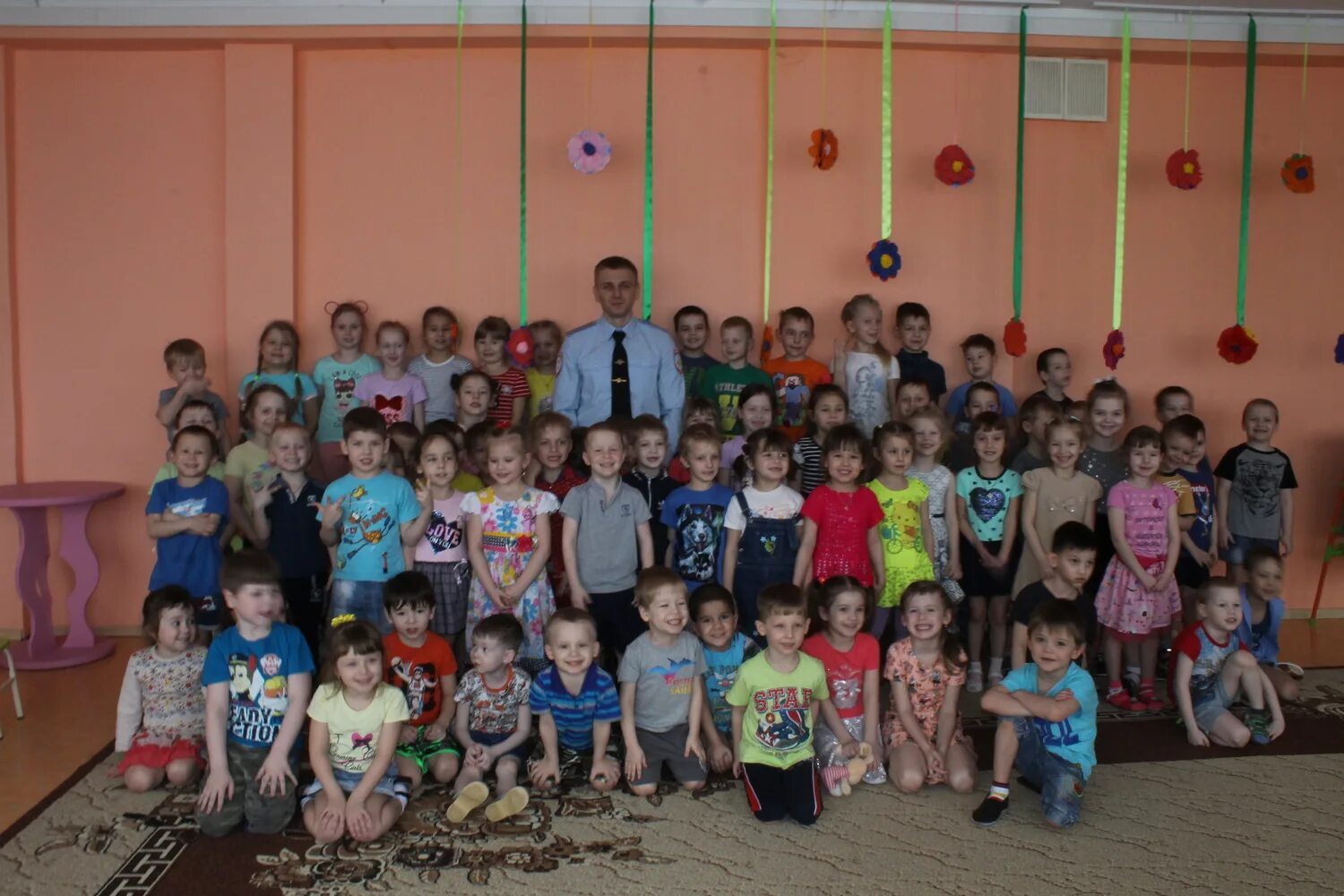 Бинни красноярск детский сад. Группа детские красноярский край. Фотоотчет праздник пдд в лагере. Железногорск красноярский край садик малыш. Красноярск воспитатель детского сада терскова.