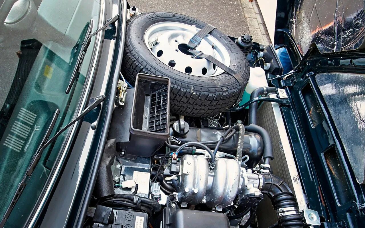 Двигатель нива ваз 21214. Ваз 2121 под капотом. Нива 4х4 инжектор. Ваз 2121 под капотом. Моторный отсек нива 21214 инжектор.