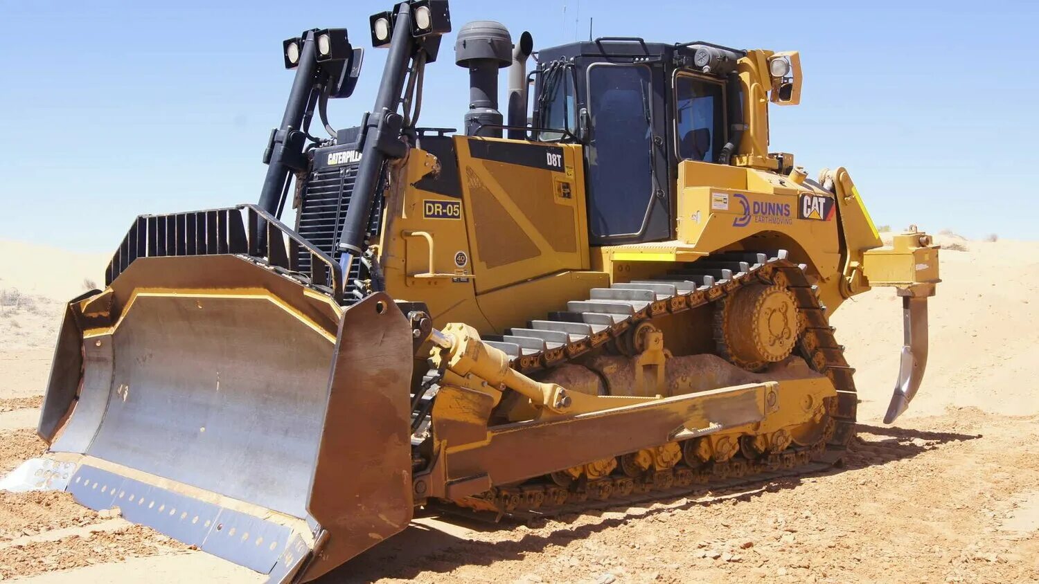 бульдозер урал дст 10. катерпиллер 10 бульдозер. бульдозер катерпиллер d9r. английская фирма бульдозеров. аренда бульдозера в спб.