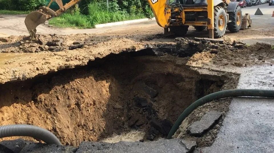 Калуга водоканал официальный сайт. Справочные телефоны служб. Калуга водоканал кульбицкий. Телефоны аварийных служб. Водоканал киров калужская область.