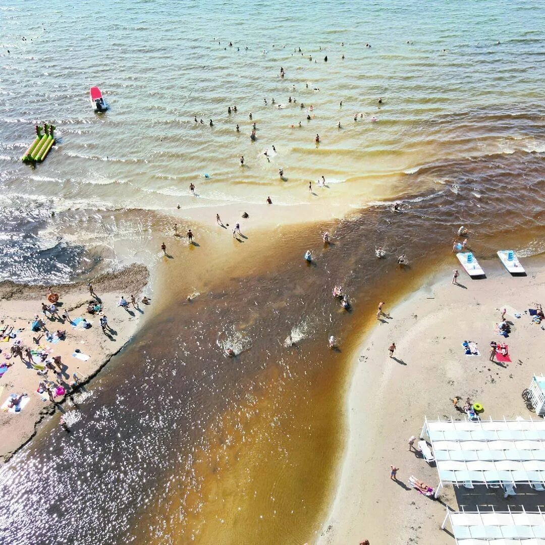 Море сливается с горизонтом. Канализационные стоки в черное море. Море сливается с небом. Море слит. Загрязнение воды в крыму.