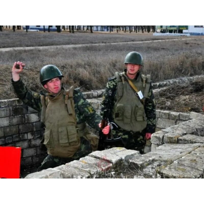 метание гранат. ргд-5 взрыв. метание боевых гранат. кидает гранату. полигон для метания гранат.