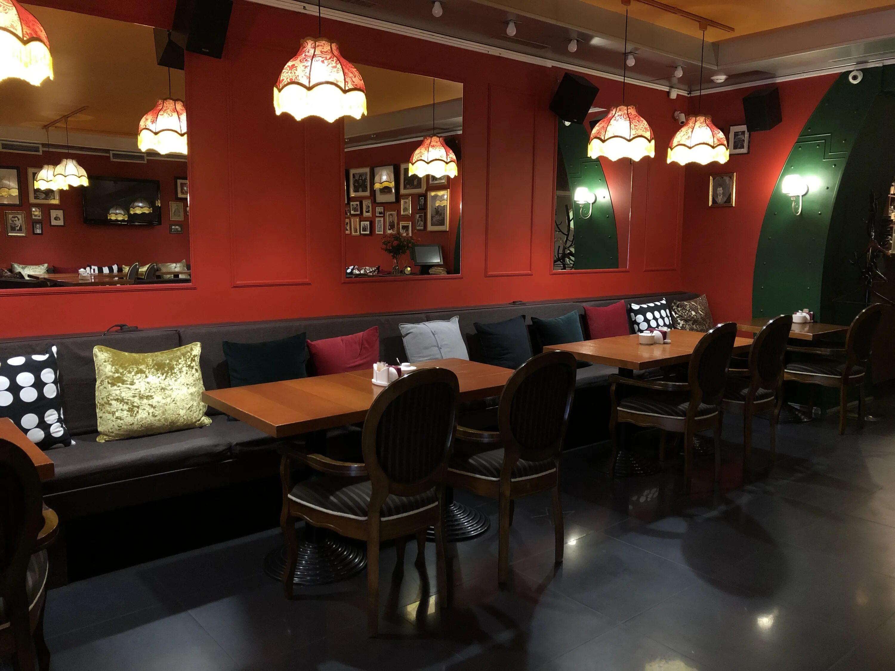 Joli grand bistrot санкт-петербург. Восстания, 45, санкт-петербург. Joli grand bistrot ул. Джон джоли москва ресторан. Joli grand bistro санкт-петербург.