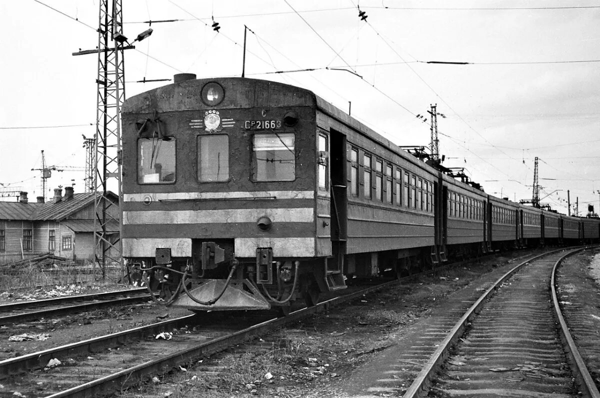 Электропоездов эр1 1957. Эр1 (электропоезд рижский, 1-й тип). Электрички ссср эр1. Эр9 электропоезд. Прицепной вагон электропоезда.