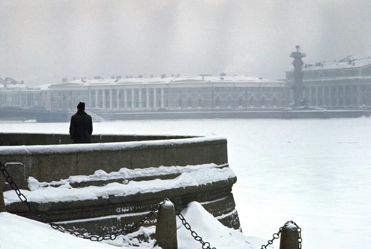 Помнится уезжая в ленинград. Бродский в молодости в петербурге. бродский в ленинграде. бродский в петербурге. бродский зимой.