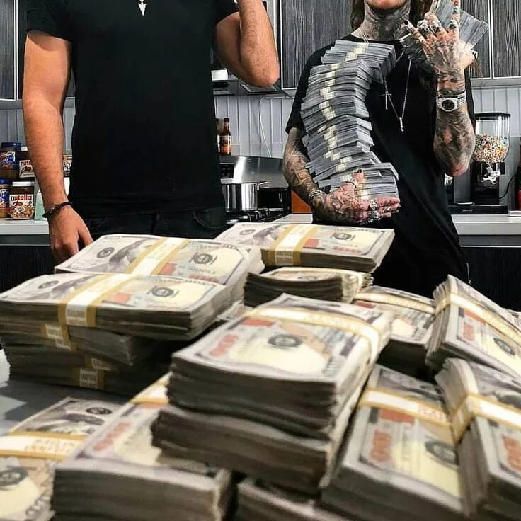 They a lot of money because. Миллиардер с деньгами. Миллионер с деньгами. Мужчина с деньгами. Мультимиллионер с деньгами.