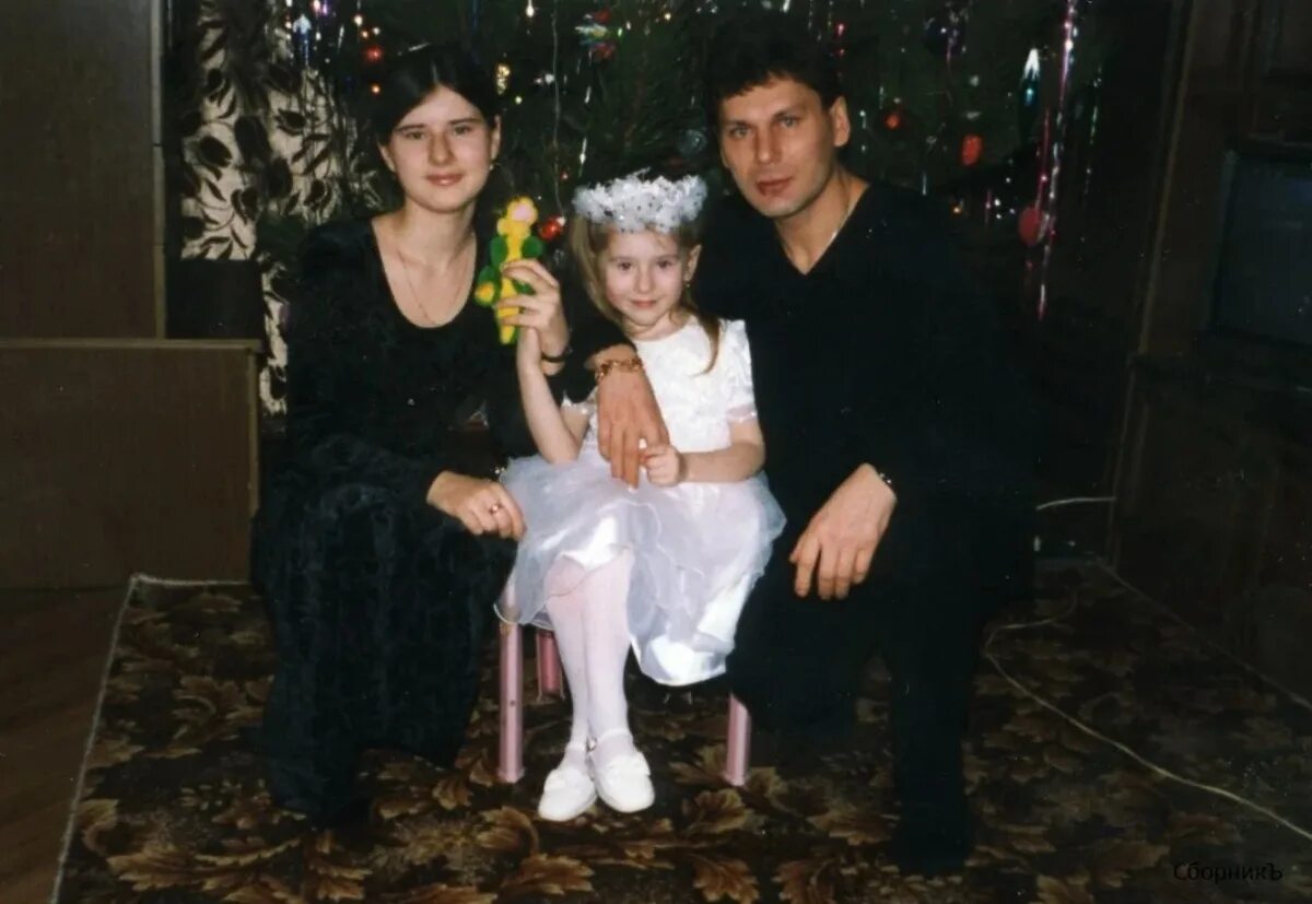 Сколько лет юрию клинских. Юрий хой и галина клинских. дочь юрия хой клинских. юрий клинских и ольга самарина. юрий хой с дочками.