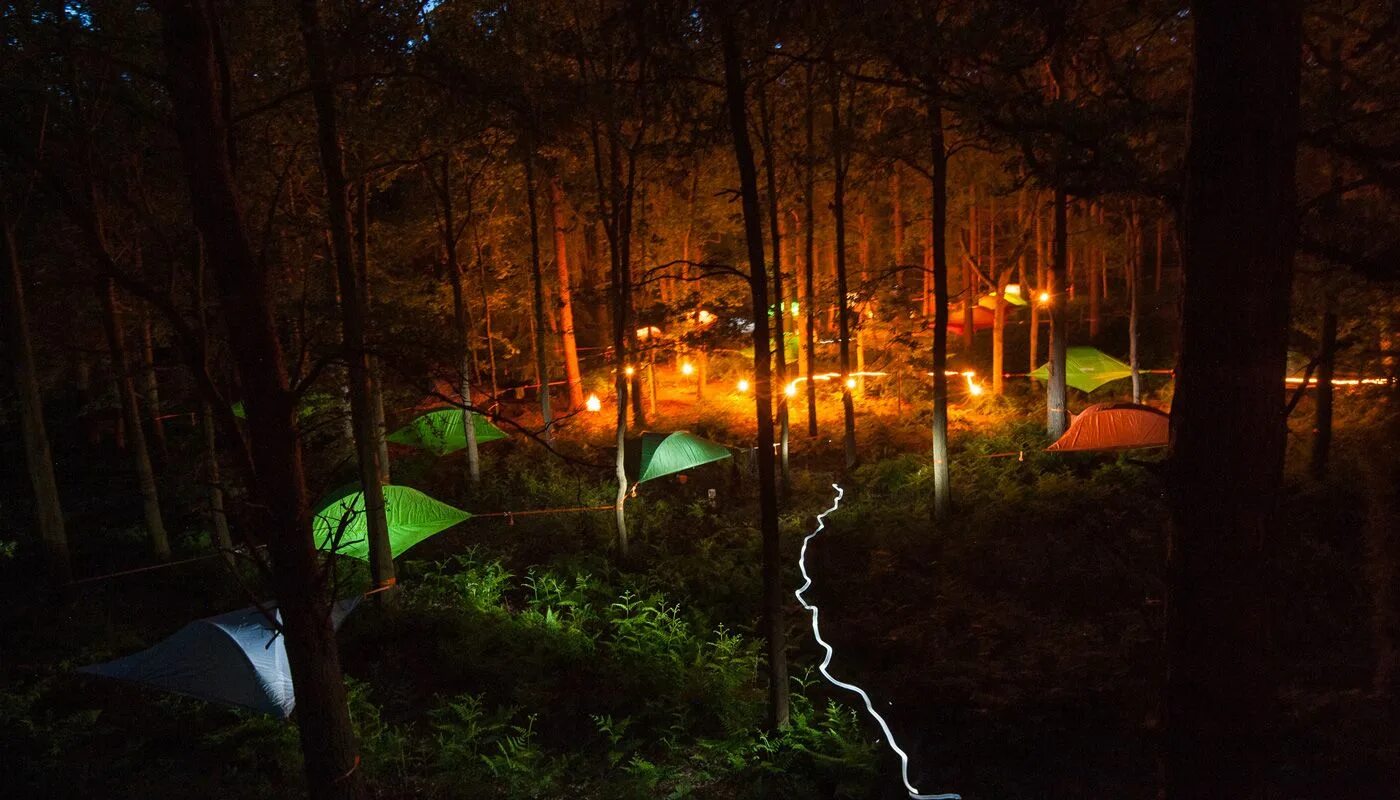 Ночь луна лагерь. Лагерь эстетика. Вечер в лагере. Какие ночи в лагерях. Ночной лагерь в лесу.