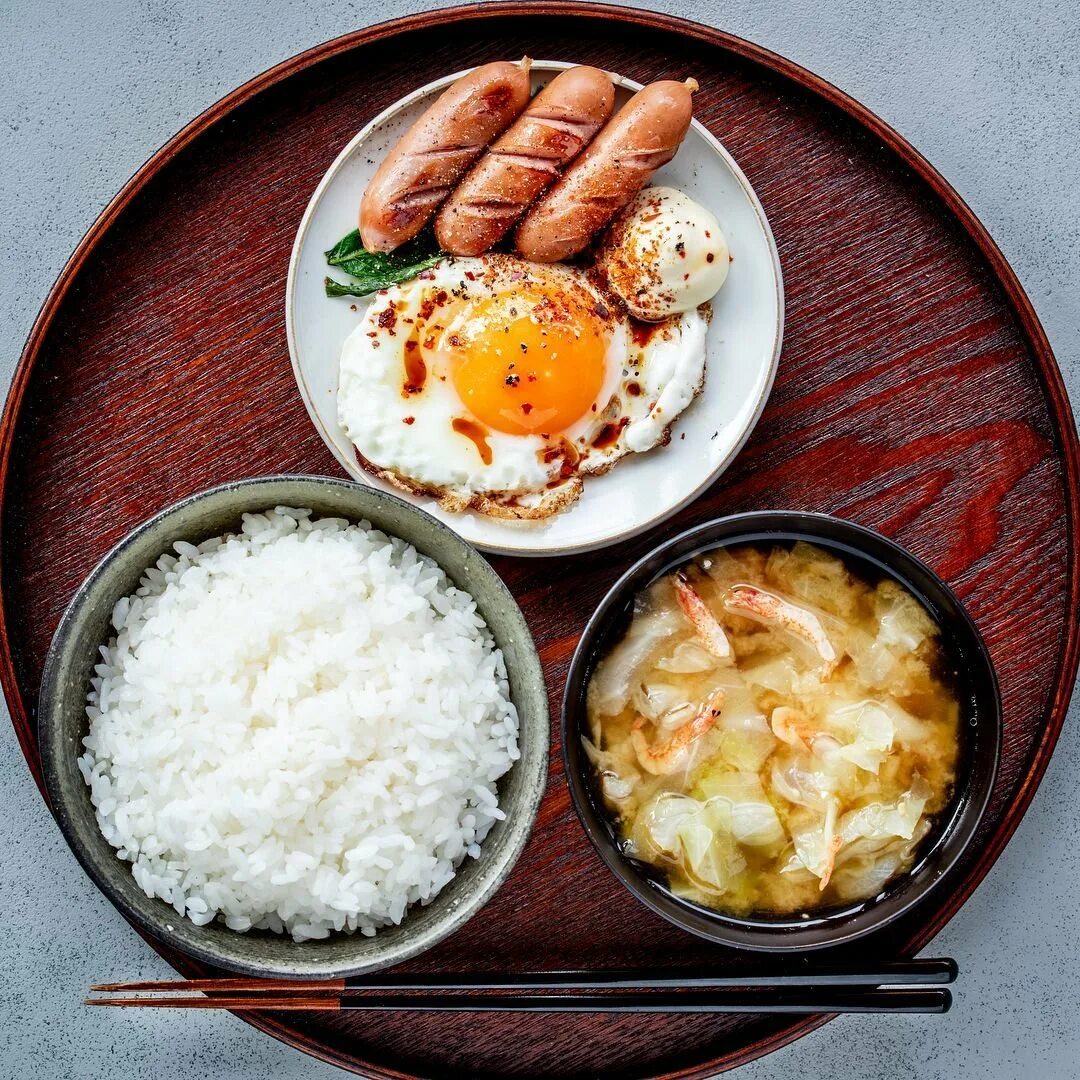 Южный обед. Корейский завтрак. Завтрак в Корее. Корейская еда на завтрак. Завтрак корейцев.