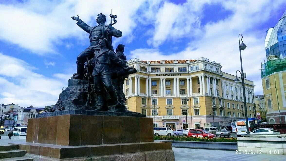 площадь борцам за власть советов владивосток. город в приморском крае и революционер. памятник в егоршино революционера фёдора андреевича сергеева. город в приморском крае и революционер. площадь борцов за революцию владивосток.