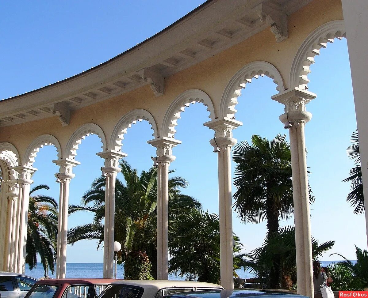 где колоннада. колоннада курортного парка кисловодска. колоннада кисловодск курортный бульвар. колоннада каскадной лестницы кисловодск. гагрская колоннада абхазия.