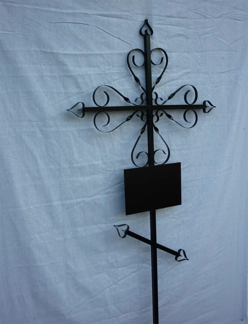 Православный кованый Могильный крест. Крест металлический. Крест металлический на могилу. Железный крест на могилу.