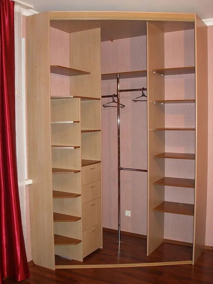 Walk in closet met LED-verlichting met open hoekschappen Kast verbouwen, Kast de