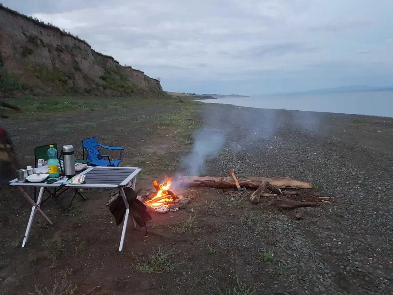 Разбивать лагерь. База отдыха Куртак. База отдыха Куртак Красноярское море. Озеро Бузим место для палатки.