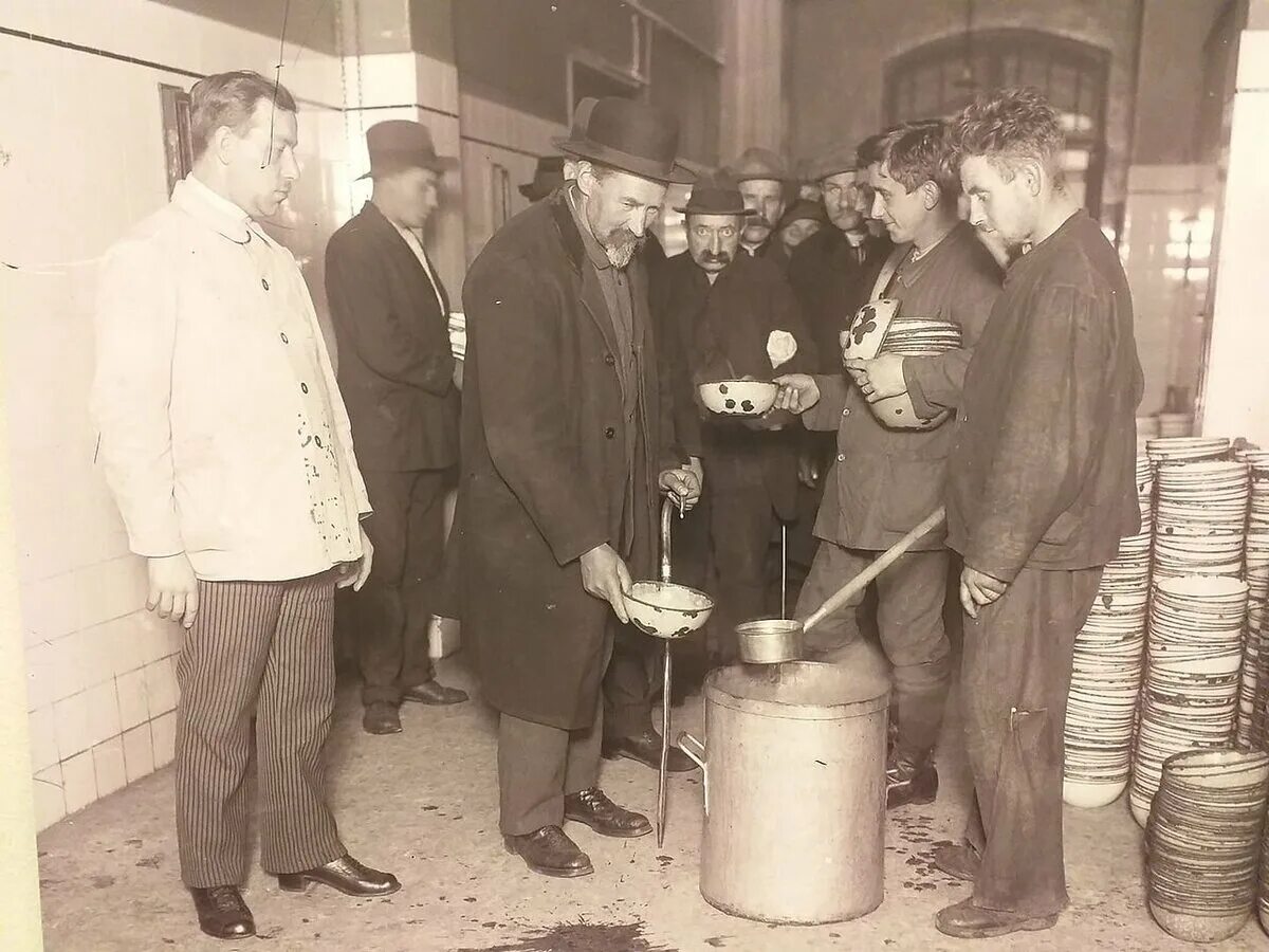 Экономический кризис Веймарской Республики. Германия в 1920 годы. Веймарская Республика нищета. Безработица в Веймарской Республике. История 3 июня