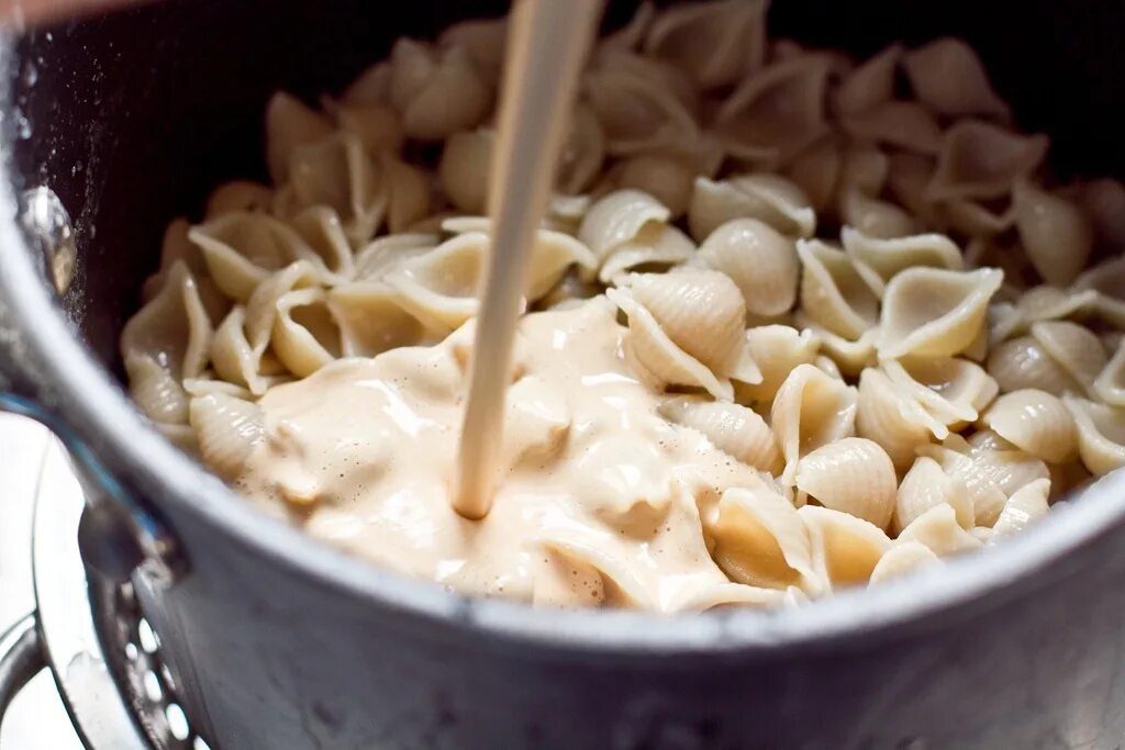 Каша с вермишелью. Молочный суп с макаронами. Молочный вермишелевый суп. Как готовить молочные макароны. Молочный суп с лапшой.