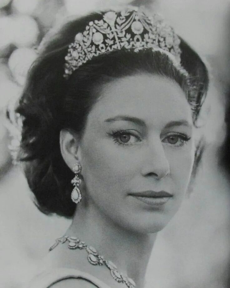 The 75 Most Iconic Fashion Princess Margaret Moments Rainha mãe, Princesa elizab