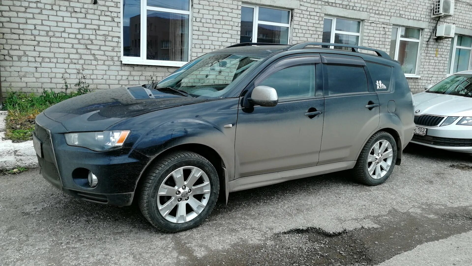 Купить диск на митсубиси аутлендер. Mitsubishi Outlander r16. Mitsubishi Outlander XL 2013. Mitsubishi Outlander r18. Mitsubishi Outlander XL r18.