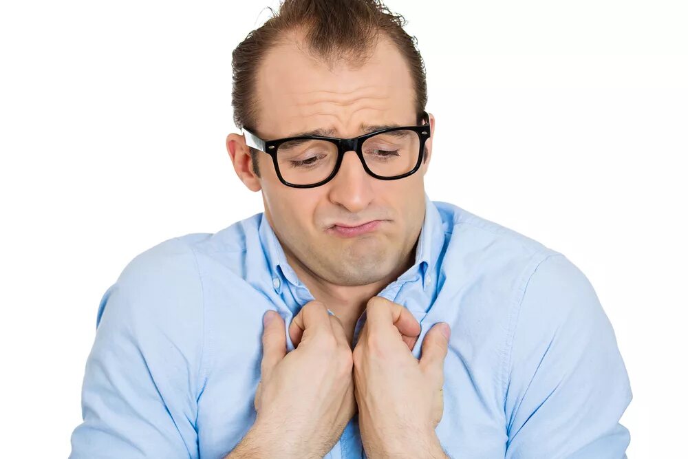 Девушка прикрывает лицо. Пишет бывший стесняется. Девушка смущается. Пишет бывший стесняется. Застенчивый человек.