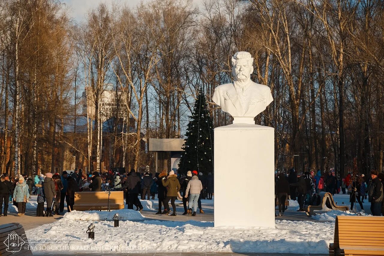 Парк горького нижний тагил. Парк Горького Глазов. Город Глазов парк имени Горького. Парк имени Горького Нижний Тагил. Глазов парк Горького реконструкция.