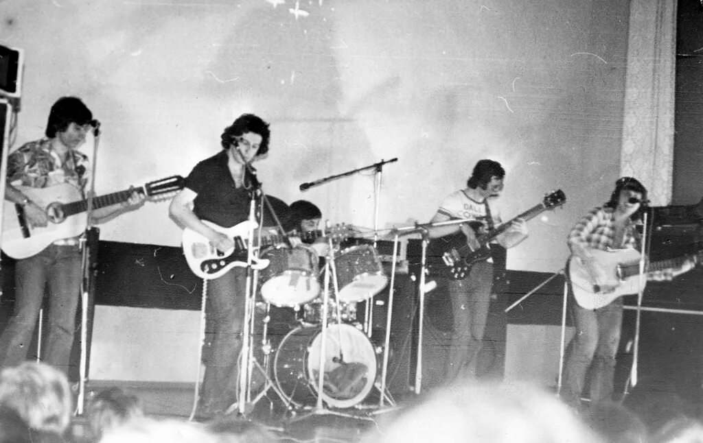 Машина времени чужие. Рок группа воскресение 1979 романов. воскресенье группа 1979-1983 магнитоальбом. сергей кавагоэ машина времени. воскресение группа романов никольский.