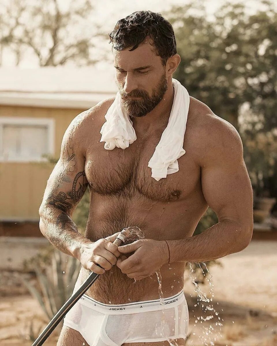 Мужчина с бородой. Бородатый брутальный. Красивые брутальные мужчины. Бородатый мачо. Брутальный мужчина.