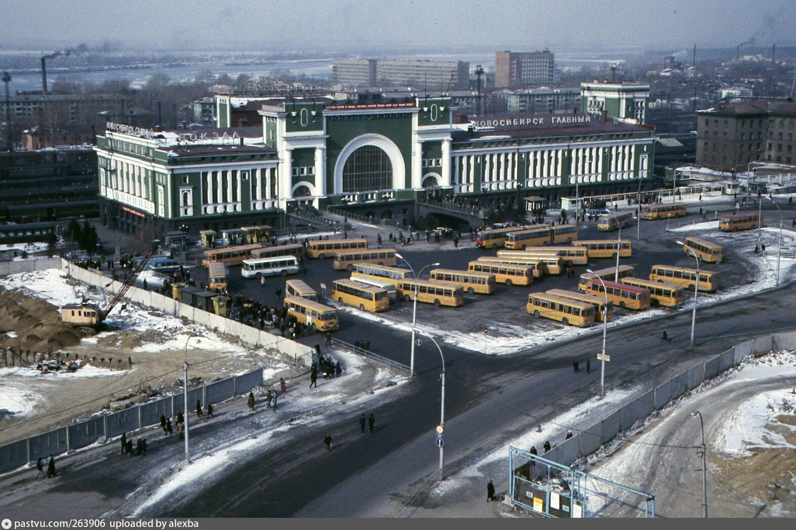 Новосибирск 80-е. Привокзальная площадь Новосибирск. Площадь Маркса Новосибирск 2000 год. Площадь Маркса Новосибирск 1960. Жд пл