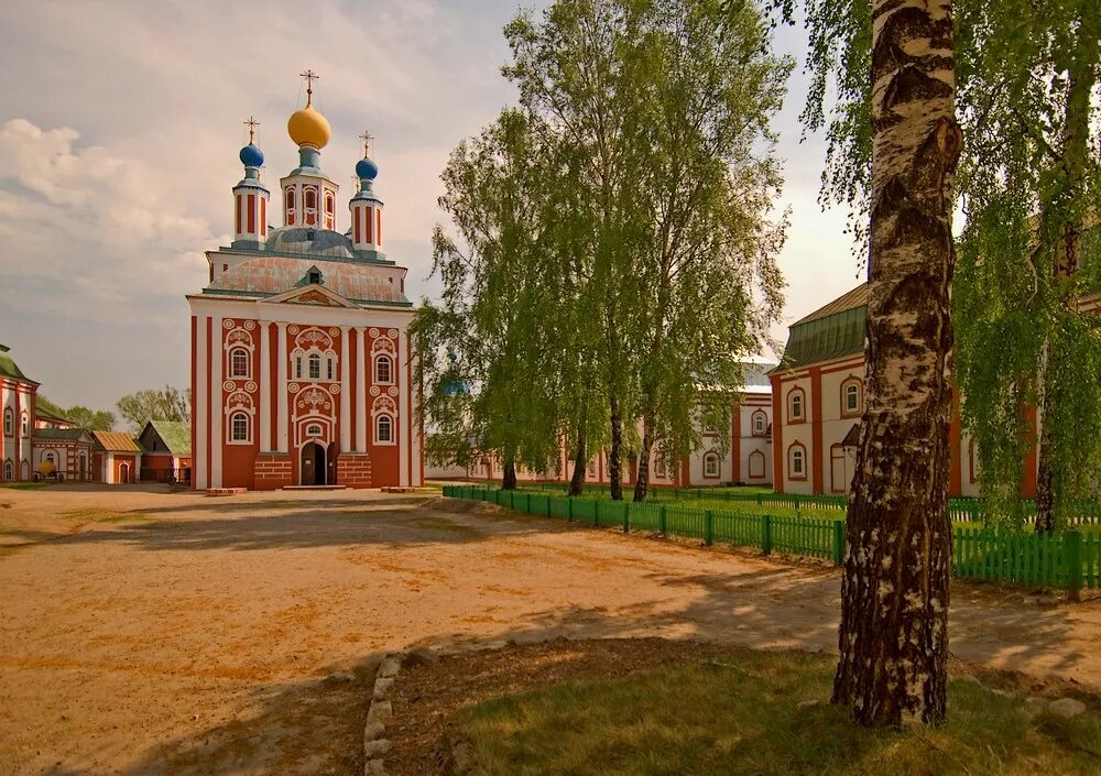 Санаксарский монастырь в Мордовии. Рождество-Богородичный Санаксарский монастырь. Санаксарский монастырь Темников. Город Темников Республика Мордовия Санаксарский монастырь.