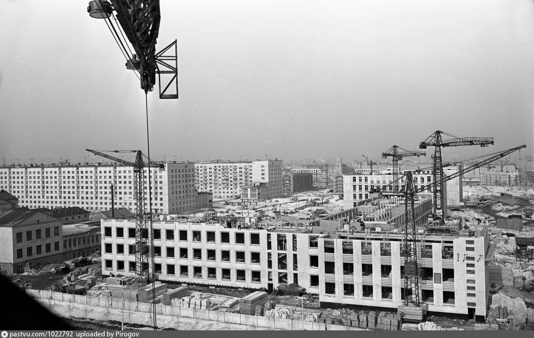 Стройка хрущевки. Панельное домостроение в ссср. Широкомасштабное жилищное строительство. Ясенево в 1976 году. Хрущёвки в 60е годы.