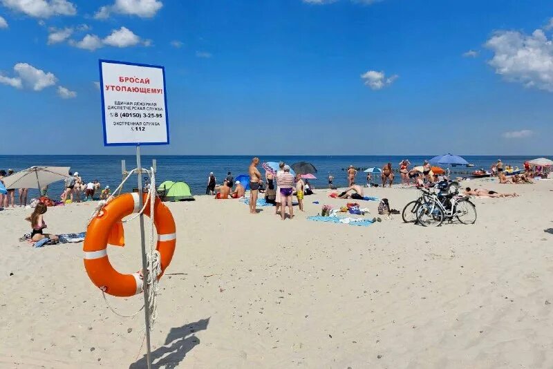 Где купаться в калининграде. Приморск Калининградская область пляж. Янтарный пляж Зеленоградск. Пляж Южный Калининград. Калининград Западный пляж.