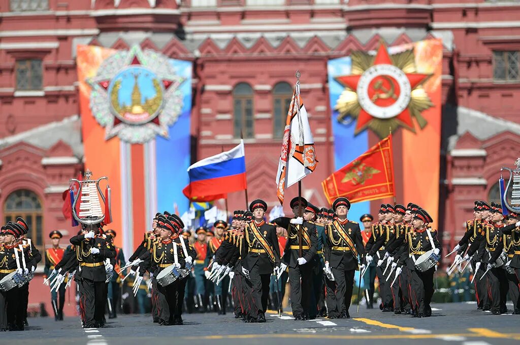 Парад великой победы. Москва красная площадь парад посвященный Дню Победы. Парад в честь Победы в Великой Отечественной войне 1945. Парад на красной площади 9 мая 2000 года. Великая Отечественная война победа парад в Москве.